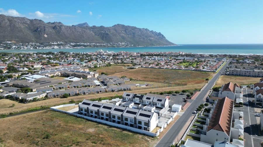2 Bedroom Property for Sale in Gordons Bay Central Western Cape